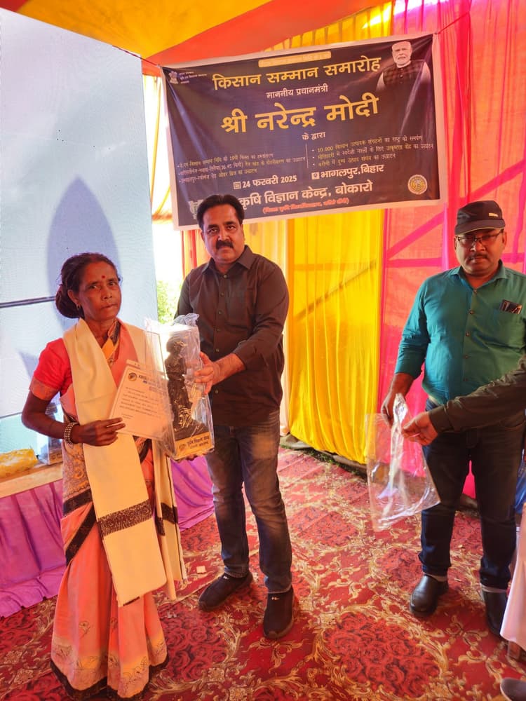 Bokaro News : कार्यक्रम में सात महिला किसानों को किया गया सम्मानित