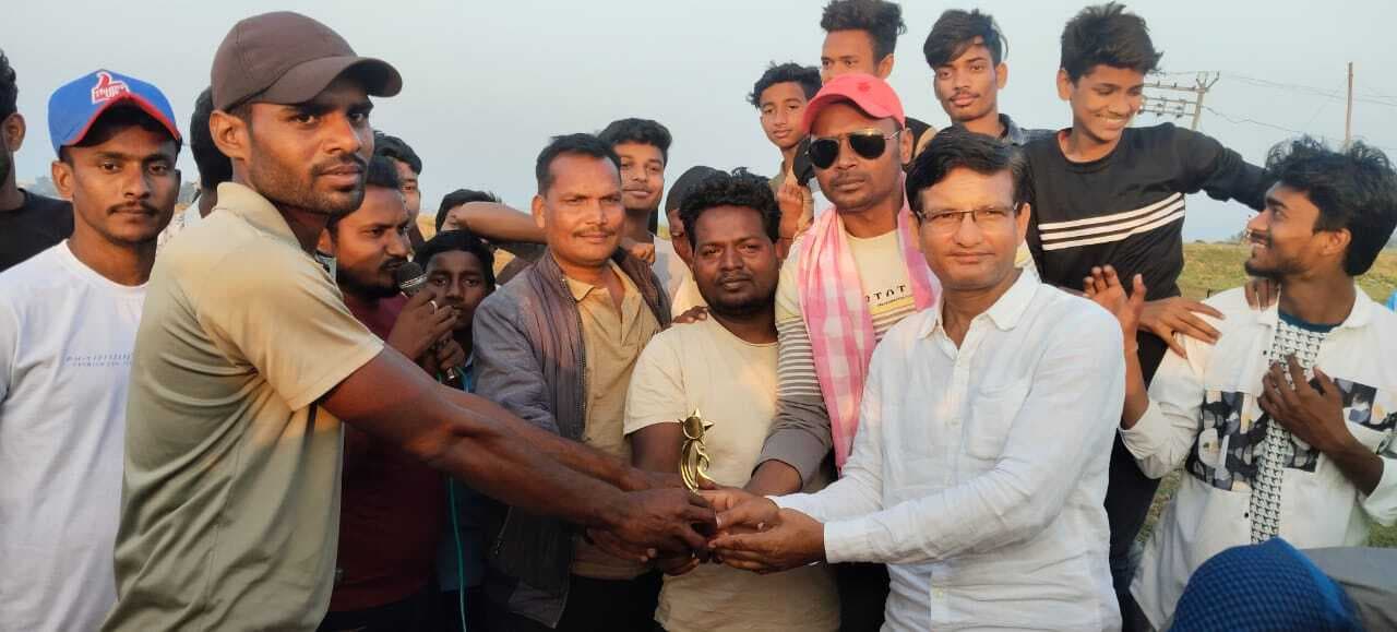 Bhagalpur news पीरपैंती के दो दिवसीय क्रिकेट टूर्नामेंट मैच में प्यालापुर विजयी