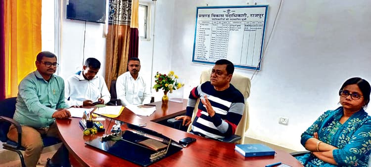 Buxar News : जिले की दो पैक्स के लिए आठ बूथों पर आज पड़ेंगे वोट