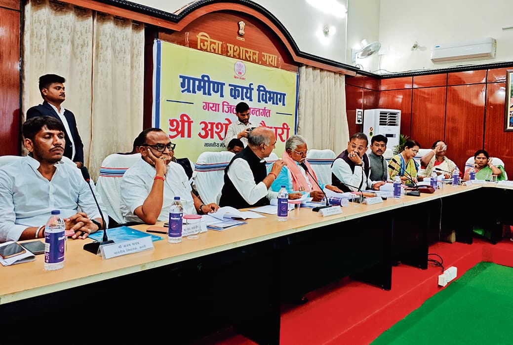 Gaya News : नियमित रूप से सड़कों की जांच करते रहे अभियंता : मंत्री