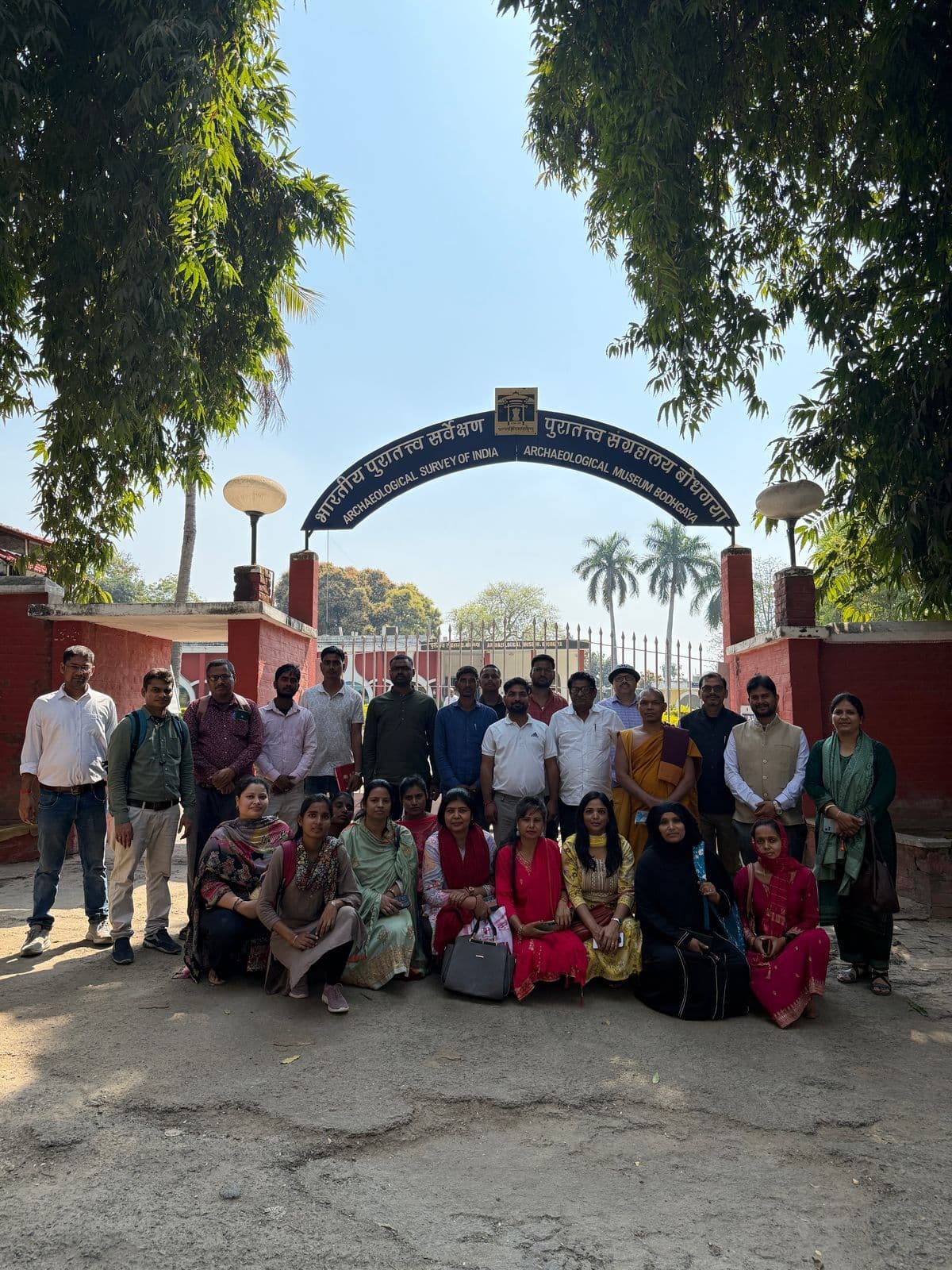 Gaya News : मगध विश्वविद्यालय के छात्रों ने पुरातात्विक एवं ऐतिहासिक स्थलों का किया भ्रमण