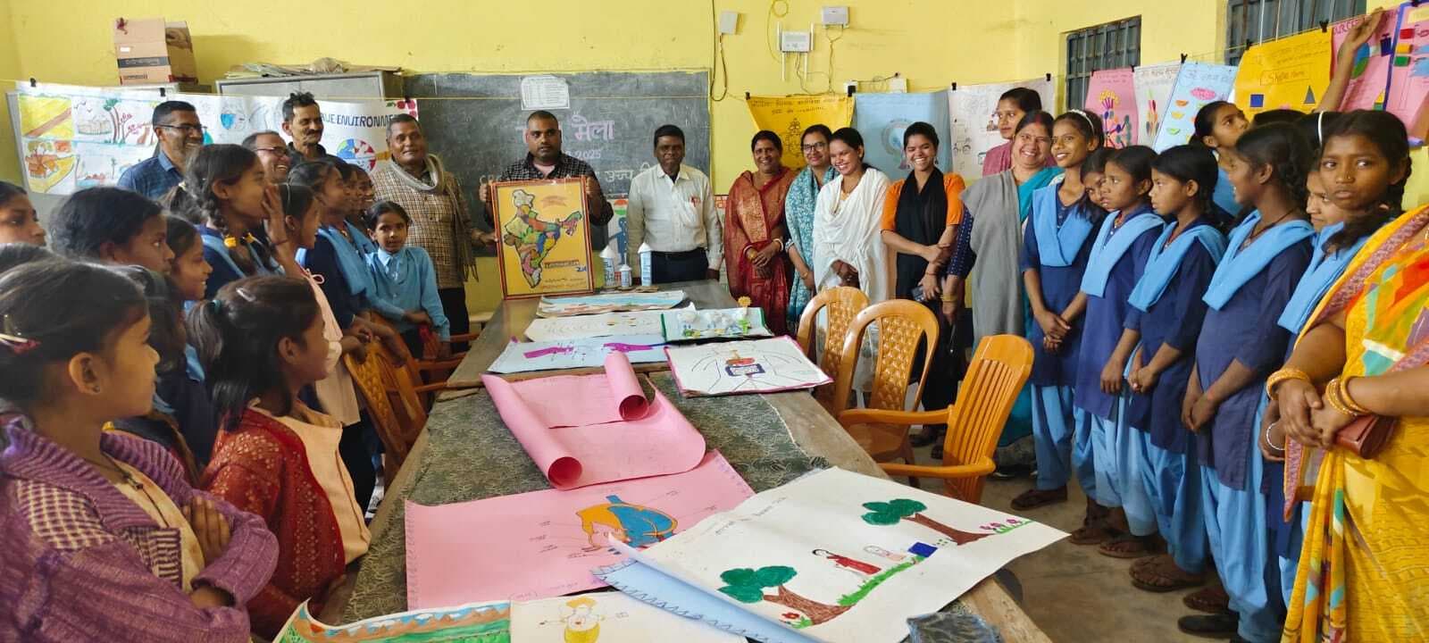 Gaya News : तरवां संकुल स्तरीय टीएलएम मेला में कोमल ने बाजी मारी