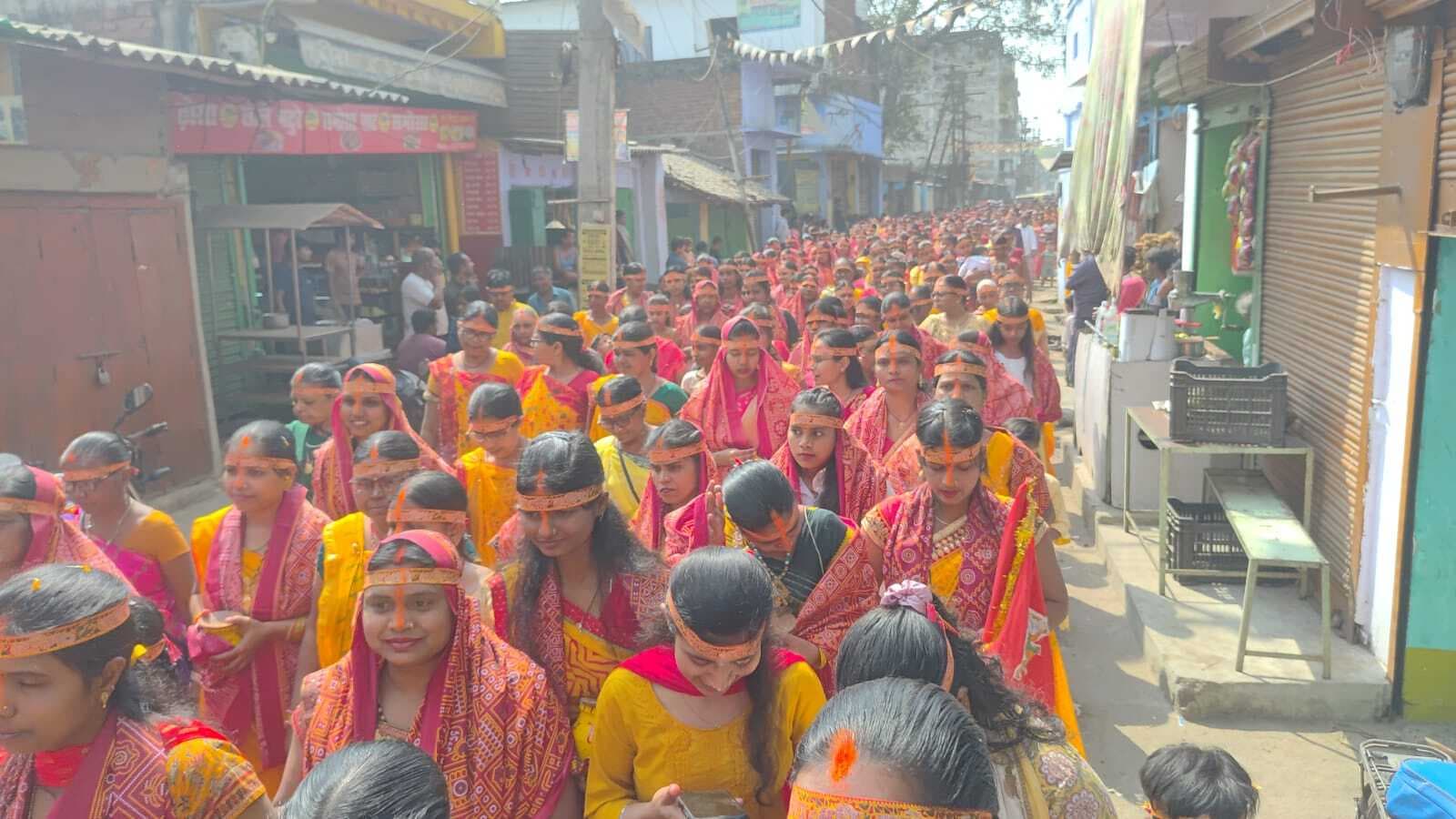 अखंड कीर्तन व महायज्ञ के लिए निकली कलशयात्रा