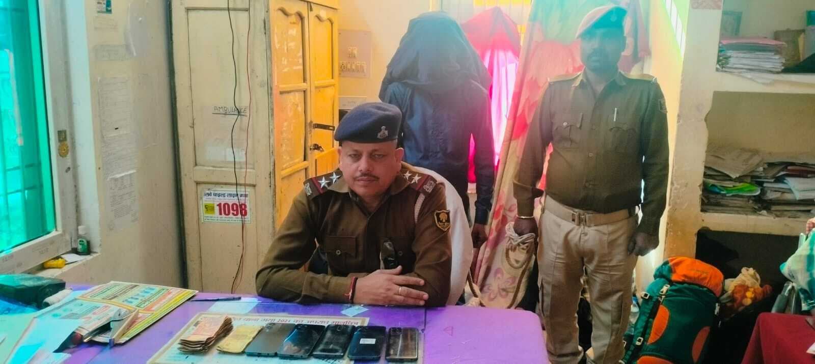 चोरी के पांच मोबाइल फोन के साथ बाराचट्टी का युवक गिरफ्तार