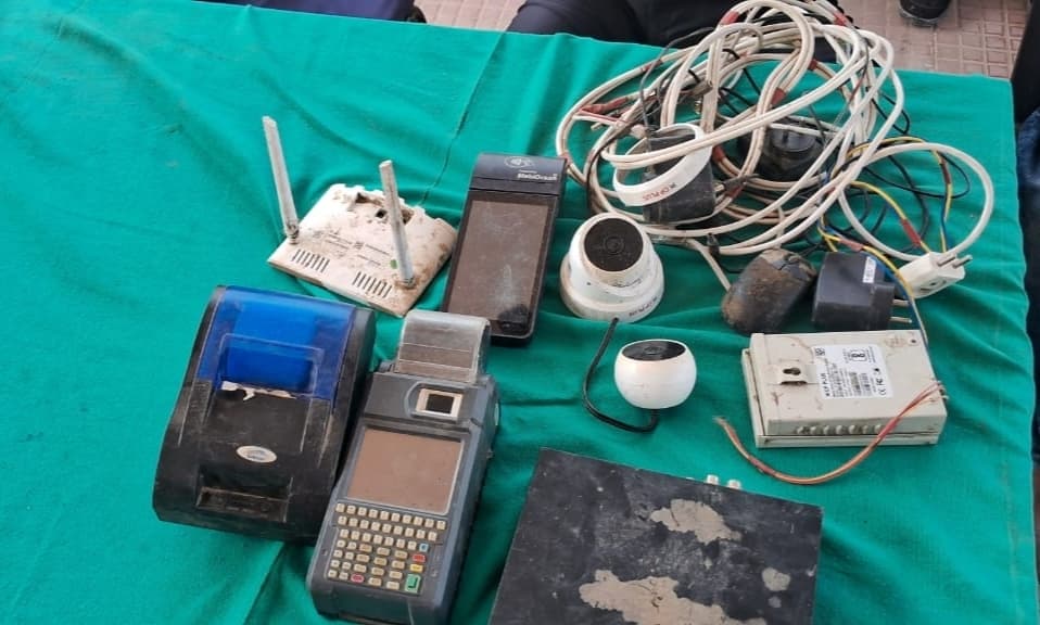 चोरी के सामान के साथ दो चोर गिरफ्तार