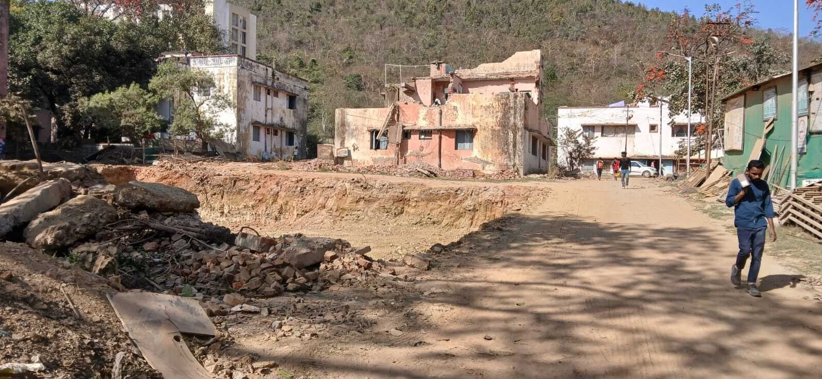 Jamshedpur News : मेडिकल कॉलेज परिसर बन रहा 100 बेड का सीसीयू