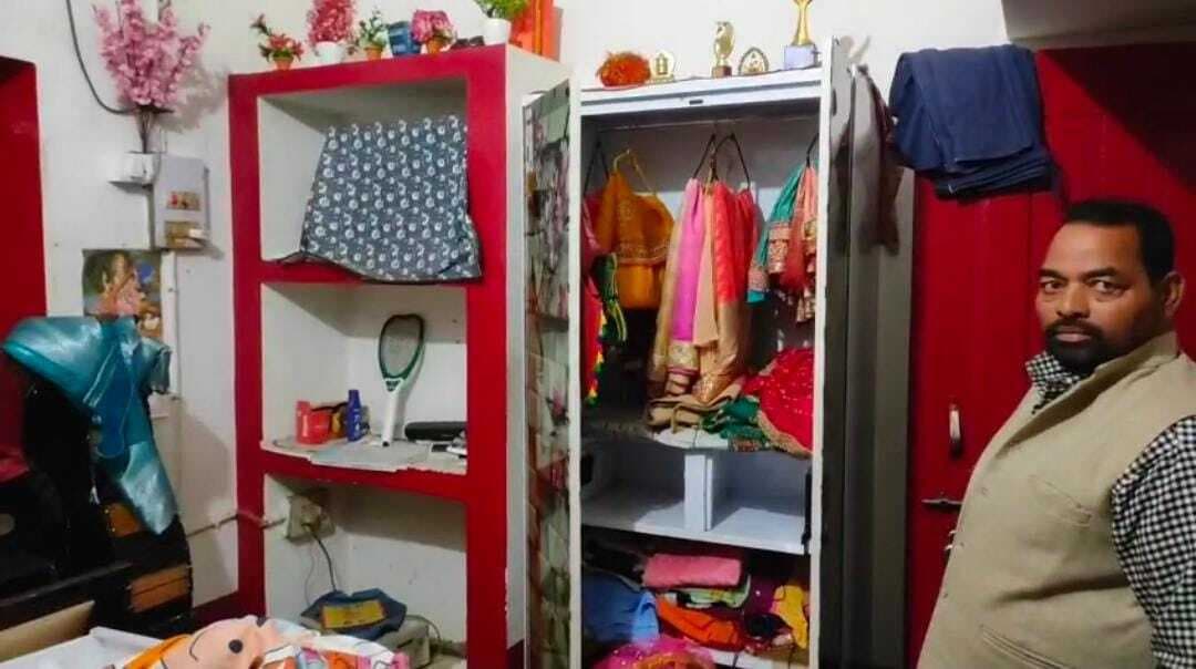बंद घर को चोरों ने बनाया निशाना, लाखों की संपत्ति चोरी