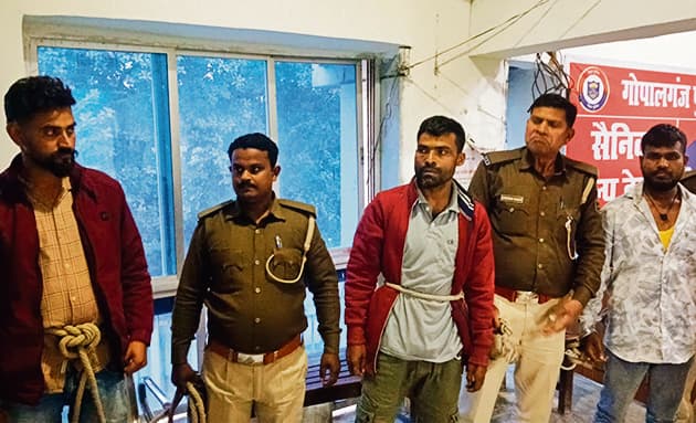 Gopalganj News : रिटायर्ड फौजी की हत्या कर टाइल्स व्यवसायी को गोली मारने वाले शूटर, फाइनेंशर, लाइनर गिरफ्तार