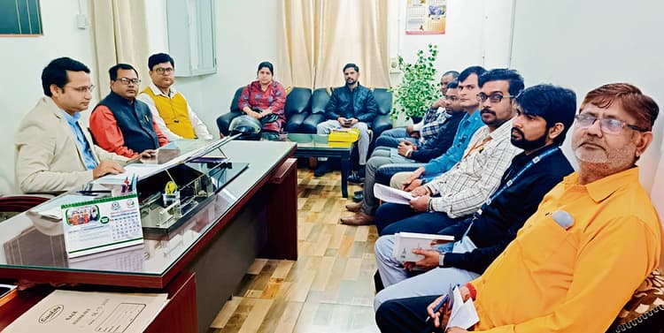 Gopalganj News : नेशनल लोक अदालत के लिए बैंकों में लगाएं बैनर और होर्डिंग : सचिव