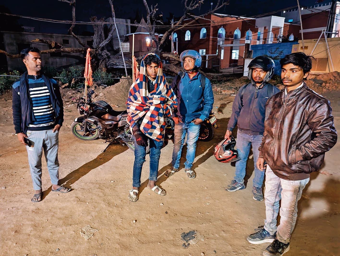 महाकुंभ से लौट रहे बाइक सवार पिता व पुत्र को ट्रक ने मारी टक्कर, पिता की मौत