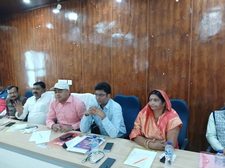 स्कूल अवधि में कोचिंग संचालन पर लगाम लगाने की सदस्यों ने की मांग