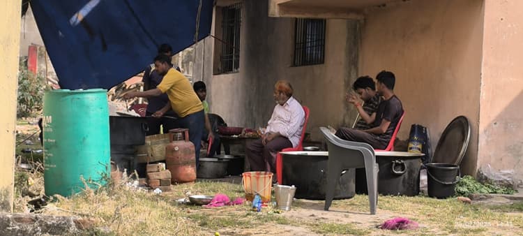 Girirdih News : 10वीं की परीक्षा दे रही गर्लफ्रेंड के लिए 12वीं के छात्र ने मजदूर बन प्रश्नपत्र चुराया, पीडीएफ बेच कमाये 15 हजार रुपये