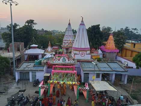 बाबा रत्नेश्वर नाथ महादेव को लगाया गया उबटन, विवाह गीतों से गूंजे शिवालय