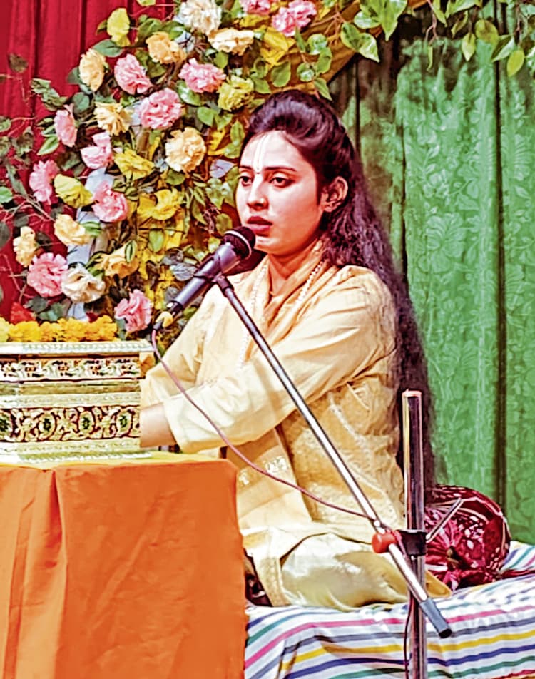 श्रद्धालुओं ने व्यासपीठ व राम चरितमानस की आरती उतारी