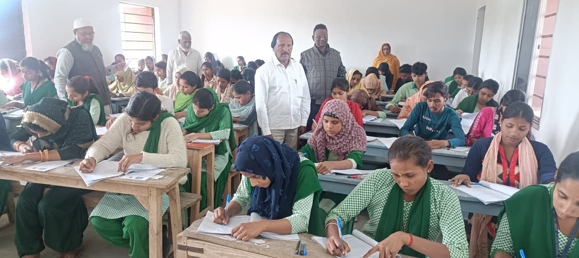 कदाचार मुक्त माहौल में संचालित हो रही मैट्रिक की परीक्षा