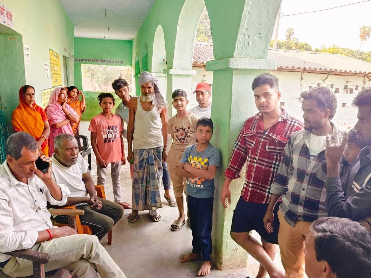 Bhagalpur news मवि नारायणपुर पीरपैंती में एक साथ आठ बच्चों की बिगड़ी तबीयत, इलाजरत