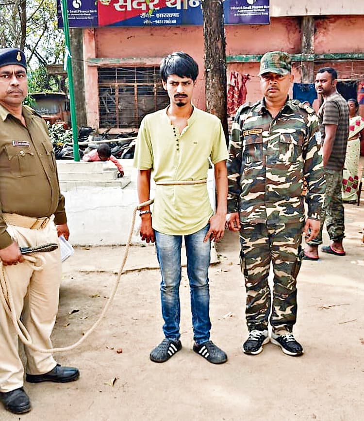 Ranchi News : घर से 20 हजार रुपये चुरानेवाले को पकड़ कर पुलिस को सौंपा