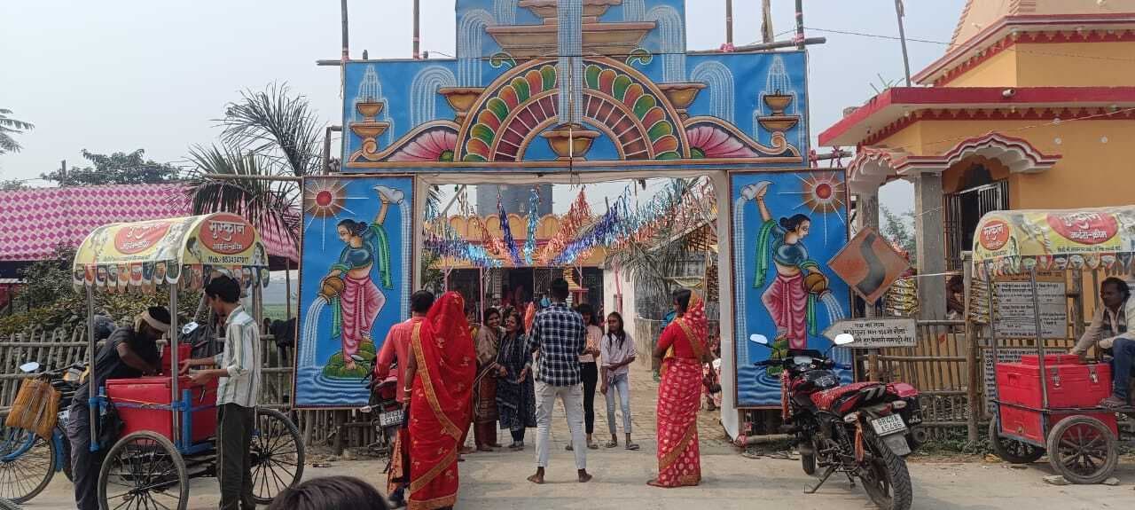 महाशिवरात्रि पर शिवालयों में भक्तों ने किया जलाभिषेक