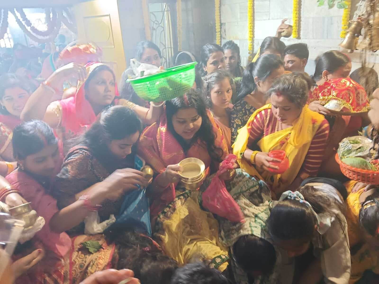 बाबा के बरात में भूत व प्रेत की निकली झांकी