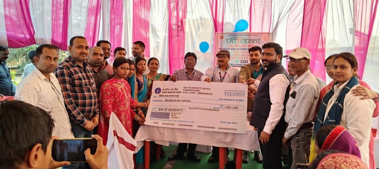 एसबीआइ ने जीविका समूह को दिया तीन करोड़ एक लाख रुपये का ऋण