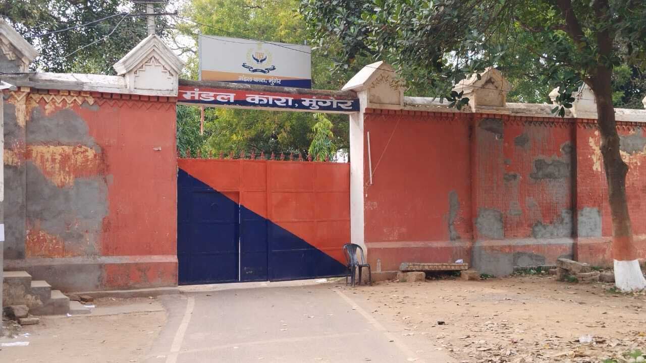 जेल में वर्चस्व को लेकर कैदियों के दो गुटों में जमकर मारपीट, बजी पगली घंटी