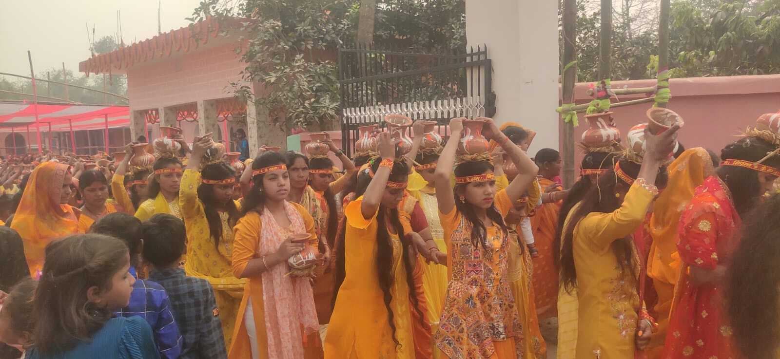 महाशिवरात्रि को लेकर कन्याओं ने निकाली कलश यात्रा