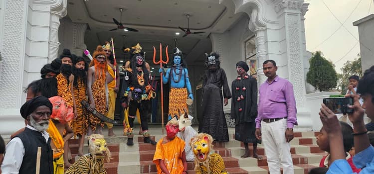 गौरी शंकर धाम के लिए निकली शिव बरात, कलाकारों ने निकाली झांकी