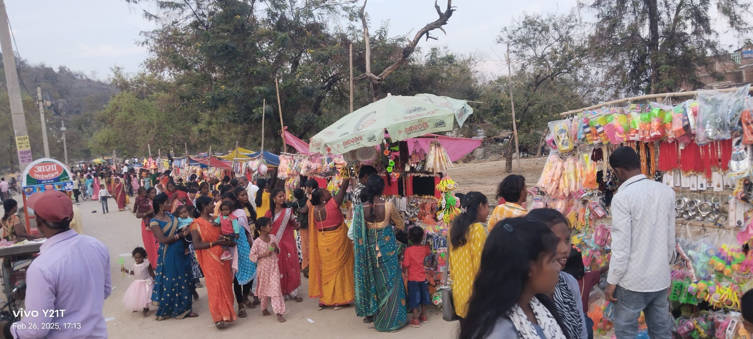 महाशिवरात्रि को लेकर शिवालियों में उमड़ी भीड़