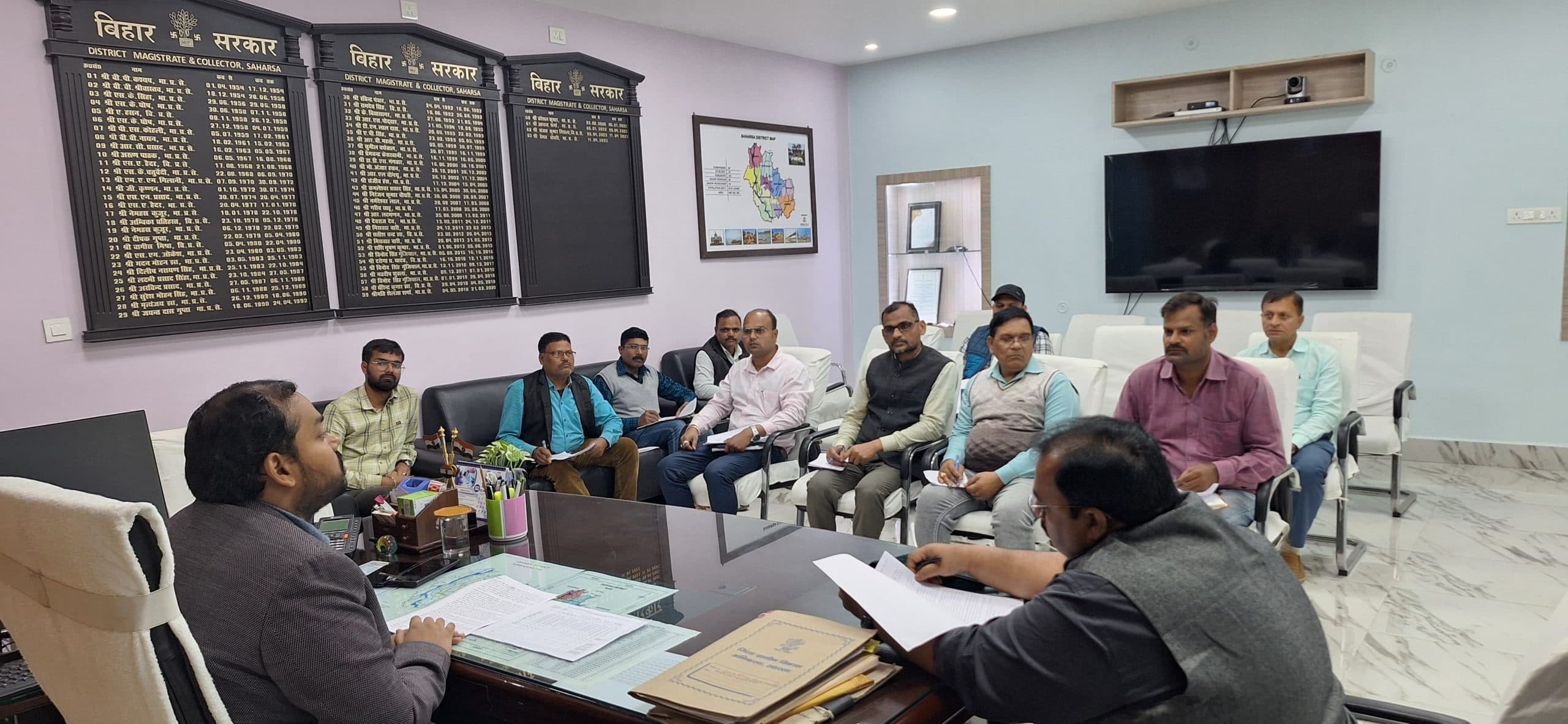 क्रियान्वयन प्रगति धीमी होने पर डीएम ने जतायी सख्त नाराजगी