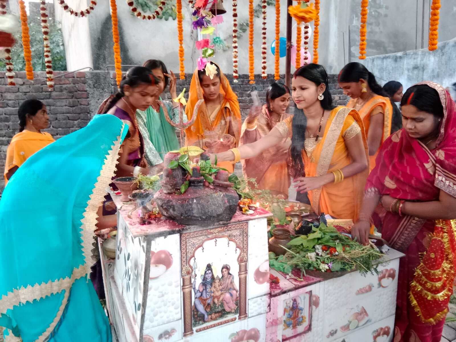 वजीरगंज के शिवालयों में भक्तों ने पूजापाठ कर आशीष मांग