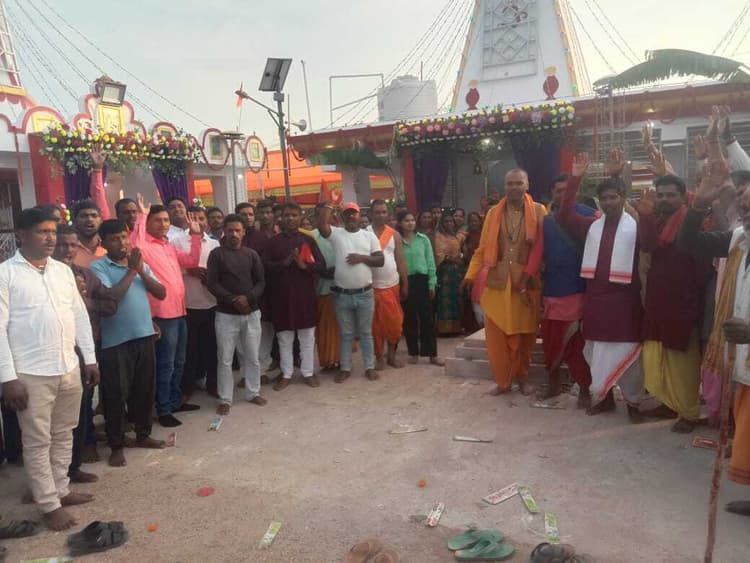 शिवालयों में महाशिवरात्रि को लेकर श्रद्धालुओं ने की पूजा अर्चना