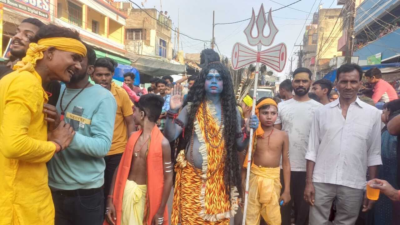 शिव बरात में दिखा देवी-देवाओं का संगम