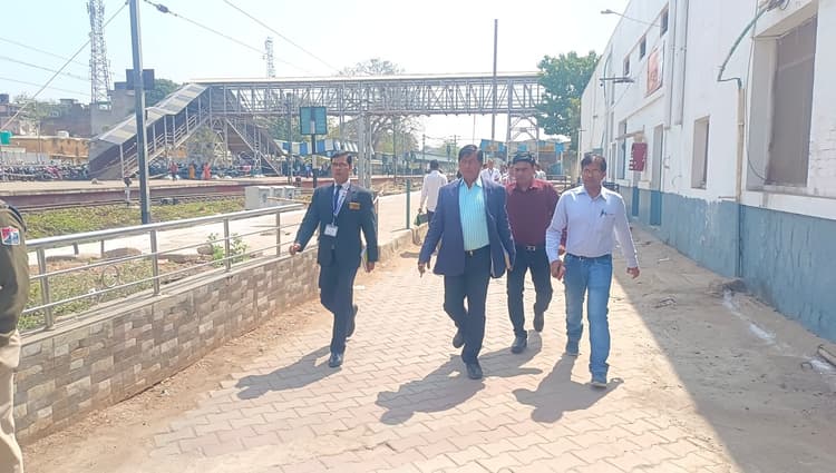 Deoghar news : रेलवे ने पर्व, त्योहारों पर यात्रियों की भीड़ को देखते हुए सुविधा में की है बढ़ोतरी : पीसीसीएम