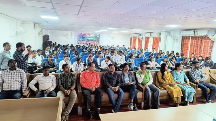 सेमिनार में म्यूचुअल फंड निवेश पर की गयी चर्चा