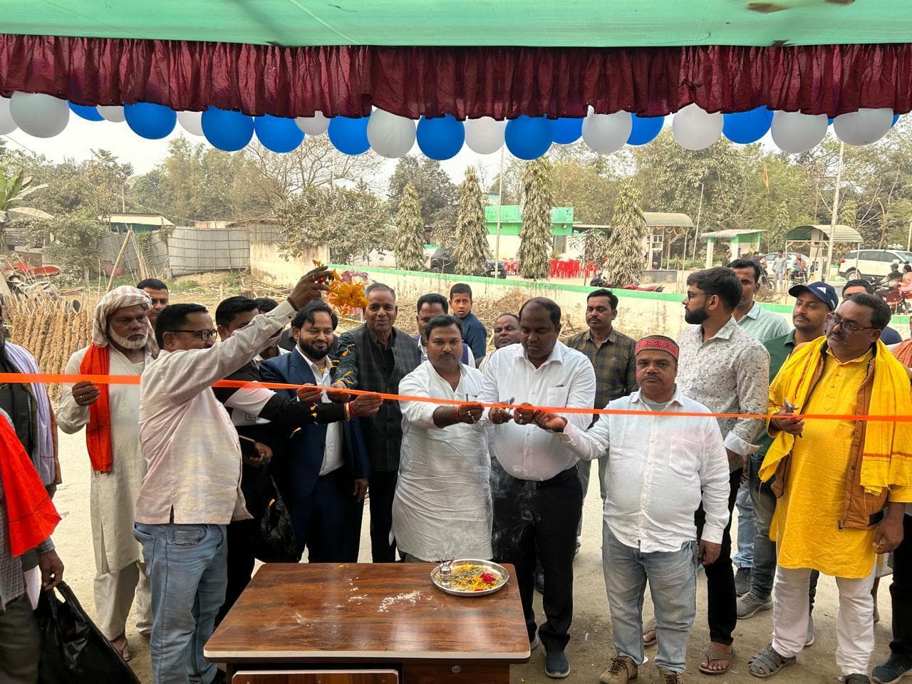 गौरव इंटरप्राइजेज ई रिक्शा शोरूम का उद्घाटन