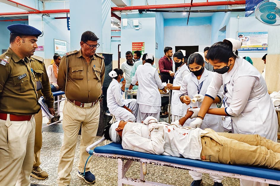 बेलगाम ट्रक ने बाइक सवार दो लोगों को मारी टक्कर, एक की मौत