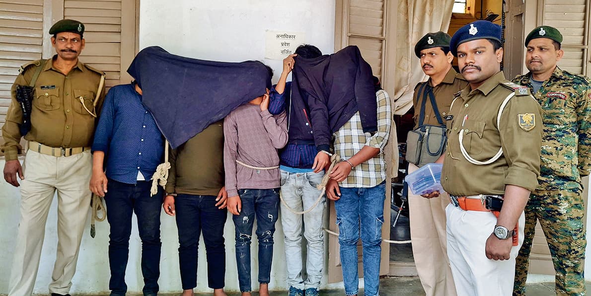 मझौंवा गोलीकांड: हथियार के साथ पांच अभियुक्त गिरफ्तार