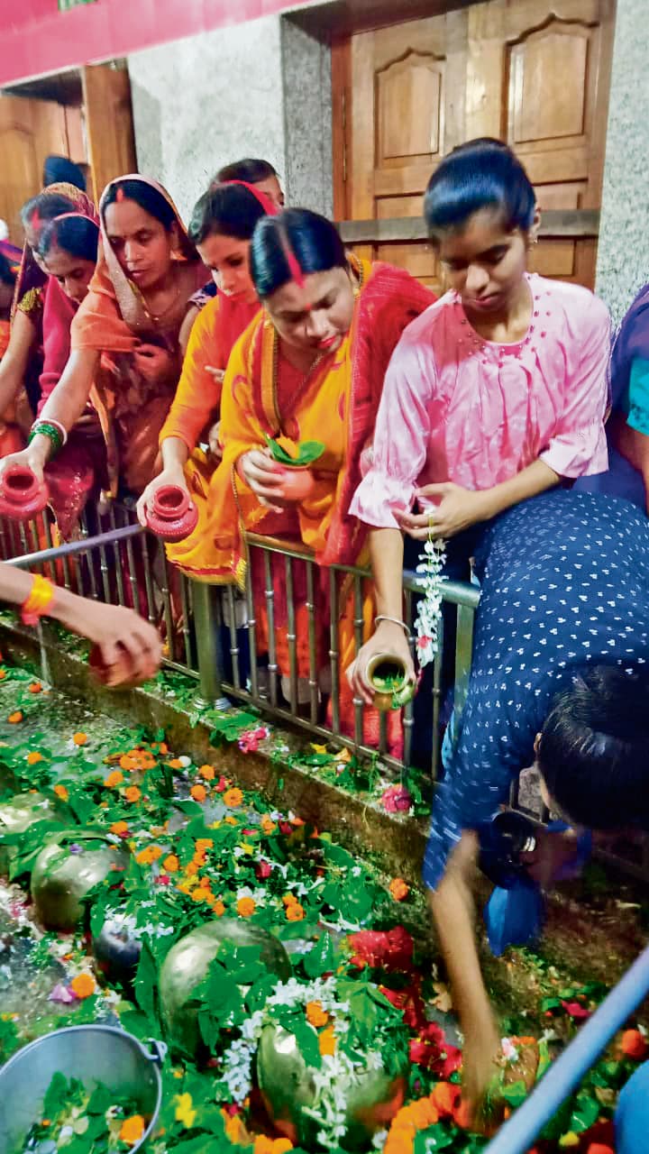 Chhapra News : महाशिवरात्रि पर हर-हर महादेव के जयघोष से गूंज उठे शिवालय