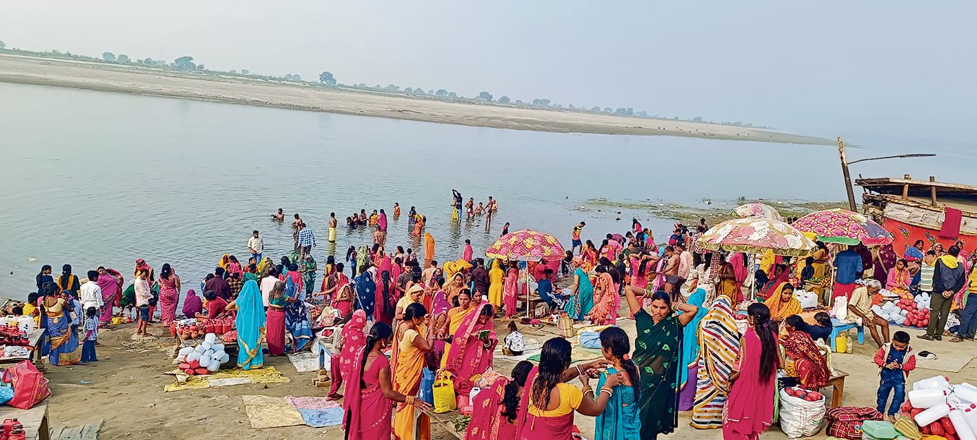 Chhapra News : आमी के मां अंबिका भवानी मंदिर व चकनूर के बाबा गुप्तेश्वरनाथ मंदिर में उमड़े श्रद्धालु