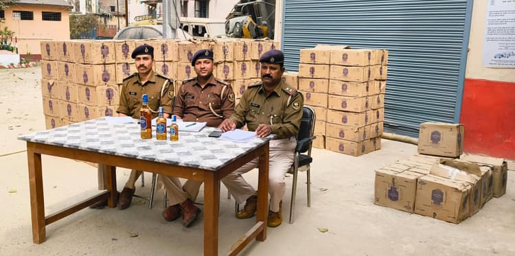 रोसड़ा के मब्बी गांव से भारी मात्रा में ट्रक में लदी विदेशी शराब बरामद