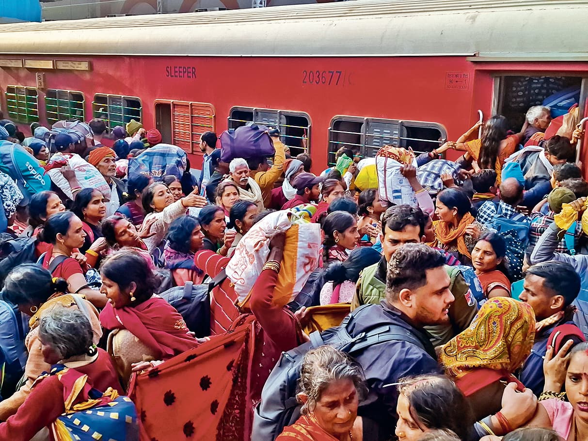 Gaya News : अंतिम शाही स्नान को लेकर जंक्शन पर रही भीड़