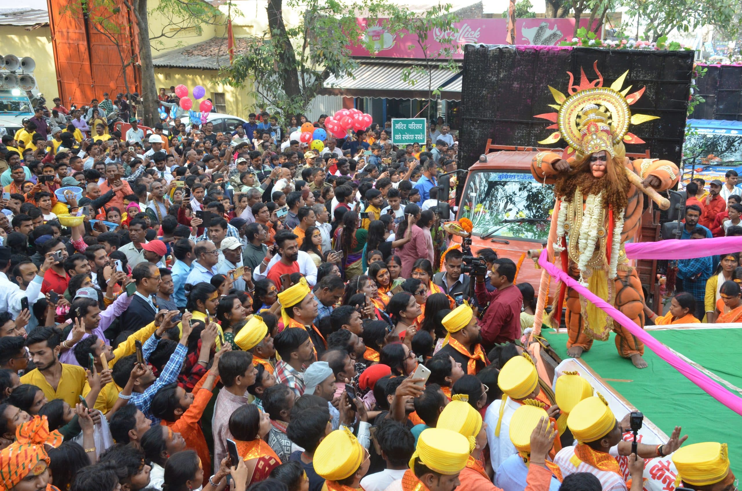 ranchi news : शिव बारात में मंईयां सम्मान योजना पर सजी झांकी रही आकर्षण का केंद्र