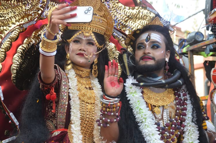 ranchi news : श्री शिव बारात आयोजन महासमिति, पहाड़ी मंदिर की बारात में सजीव झांकियों ने मोहा मन