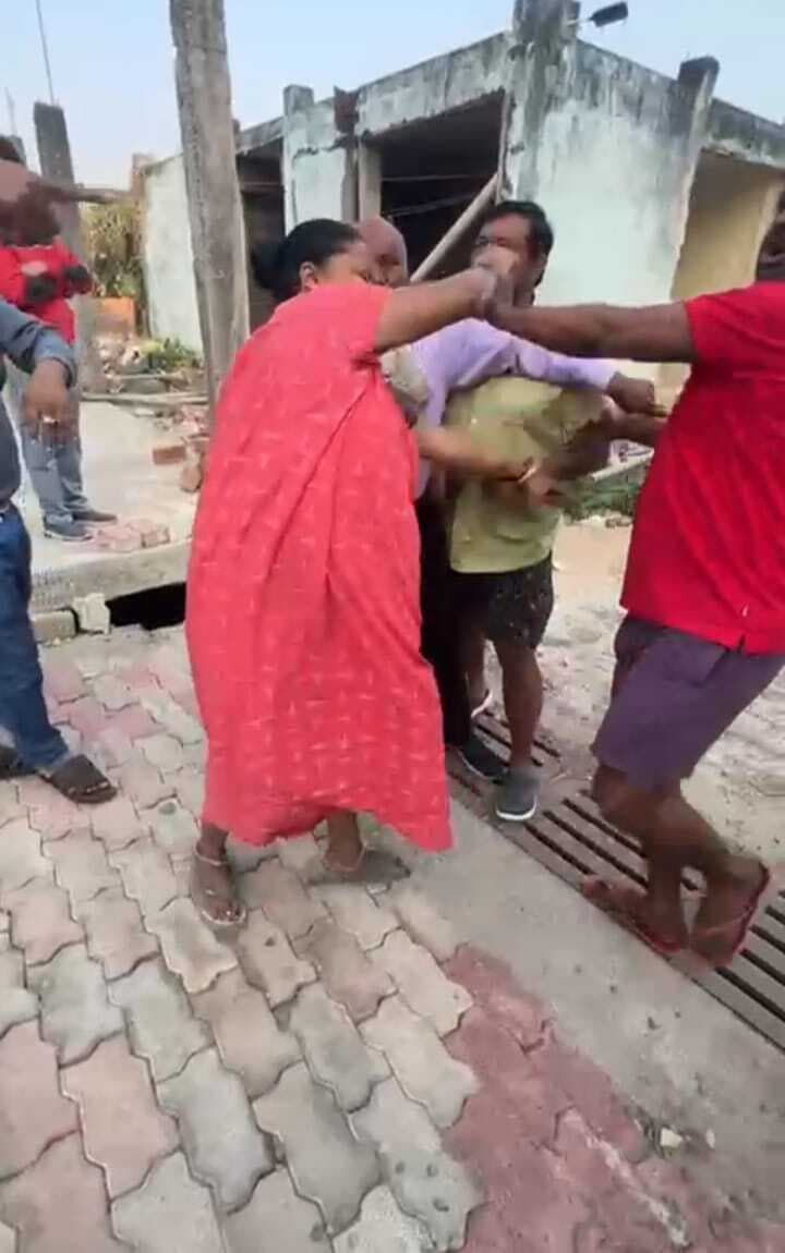 Jamshedpur News : वास्तु विहार में नाला को लेकर विवाद गहराया, हुई हाथापाई