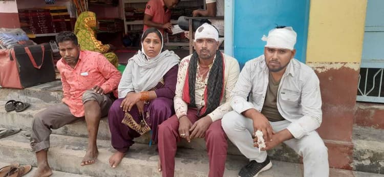 Bhagalpur news भूमि विवाद में पंचायत करने आये रिश्तेदार को पीटा, 13 घायल