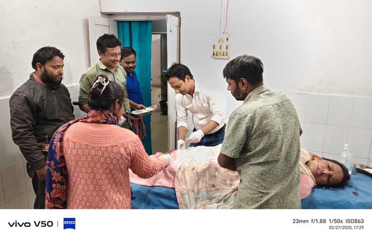 दो बाइकों की टक्कर में तीन लोग घायल, दो रेफर