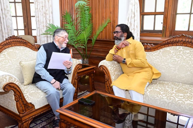 Political news : सीएम ने गवर्नर से पेसा कानून नियमावली गठित करने का किया आग्रह