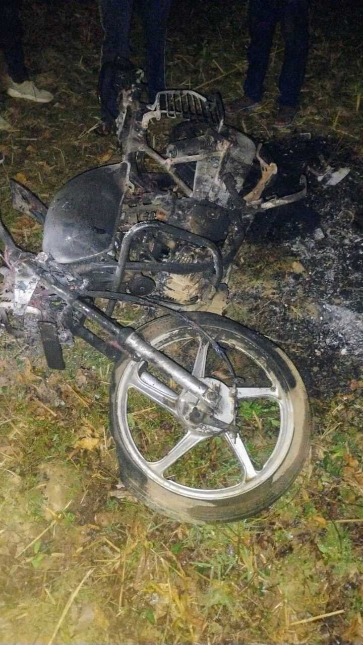 युवक की बाइक जलाने का आरोप, दो गिरफ्तार