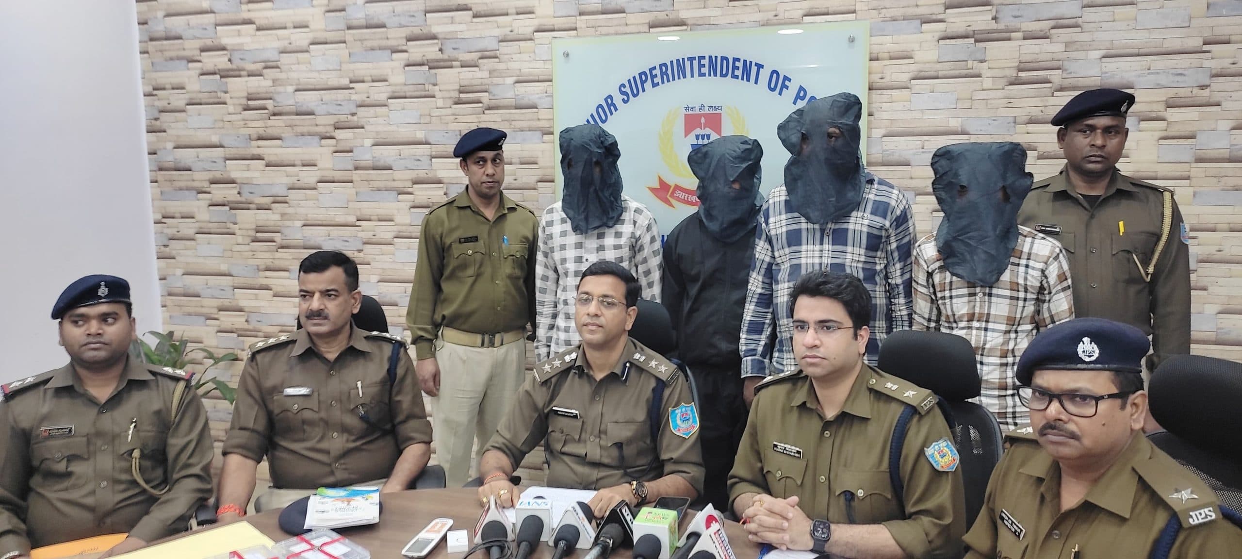 Jamshedpur News : रेलवे, आर्मी और एफसीआई में नौकरी दिलाने के नाम पर करोड़ों की ठगी, अंतरराज्यीय गिरोह के चार सदस्य गिरफ्तार