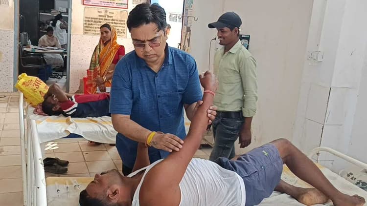 डीजे पर अश्लील गाना बजाने से मना करने पर मारपीट